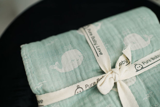 Swaddle XL - jade green - whale